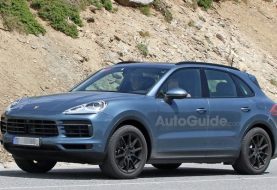 Pre-Production Porsche Cayenne Spied with Barely Any Camouflage