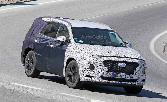 New Hyundai Santa Fe Ditches Some Camo in Latest Spy Shots