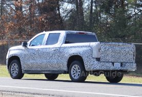 2019 Chevrolet Silverado 1500 Shows off its new Curves for the Camera