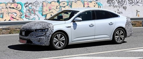 2021 Renault Talisman Facelift Spied, Looks Minor