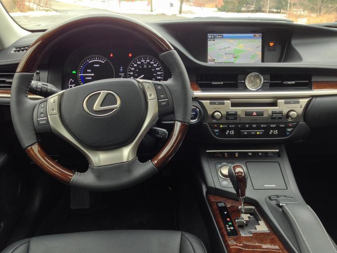 2015 Lexus ES300h Review