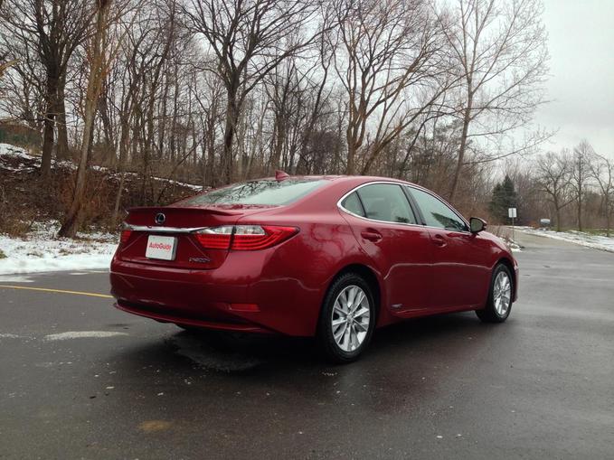 2015 Lexus ES300h Review