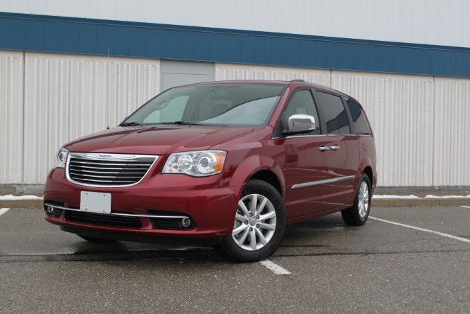 2016 Chrysler Town and Country Review