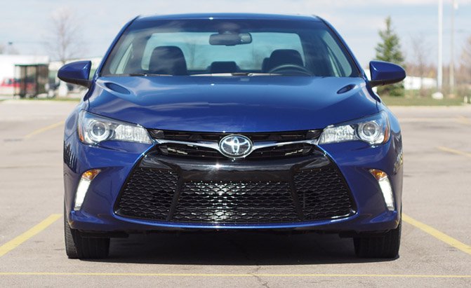 2016 Toyota Camry Review: Curbed with Craig Cole