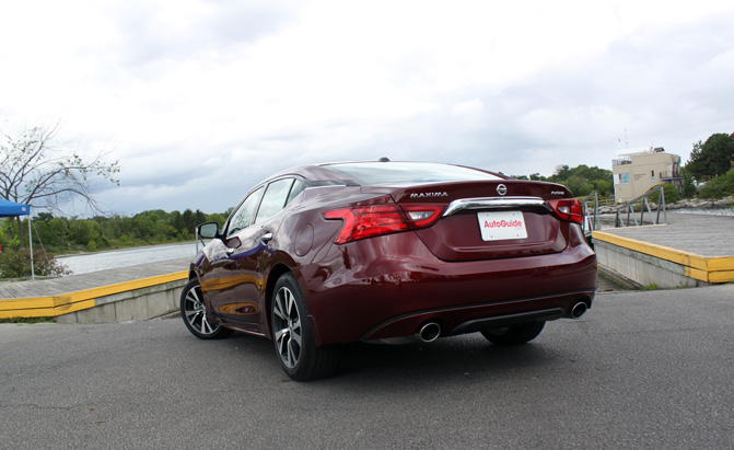 9 Things Nissan Shows Off With the 2016 Maxima