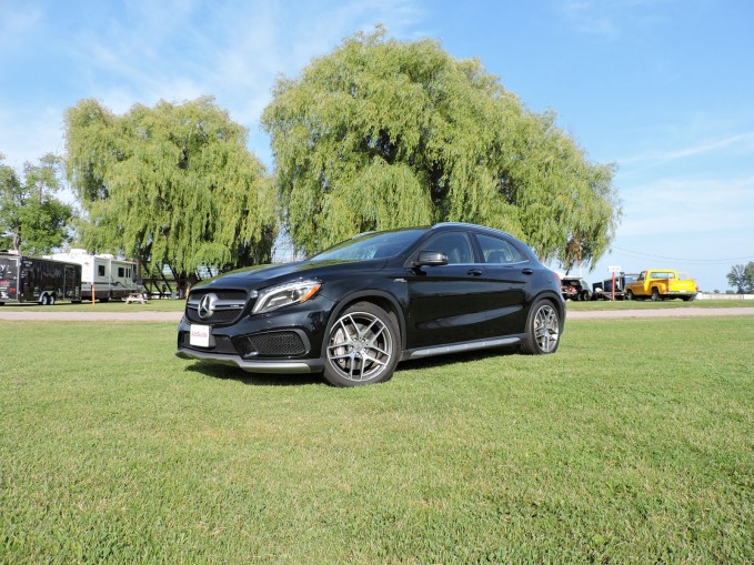 Drag Racing a Mercedes-Benz GLA 45 AMG