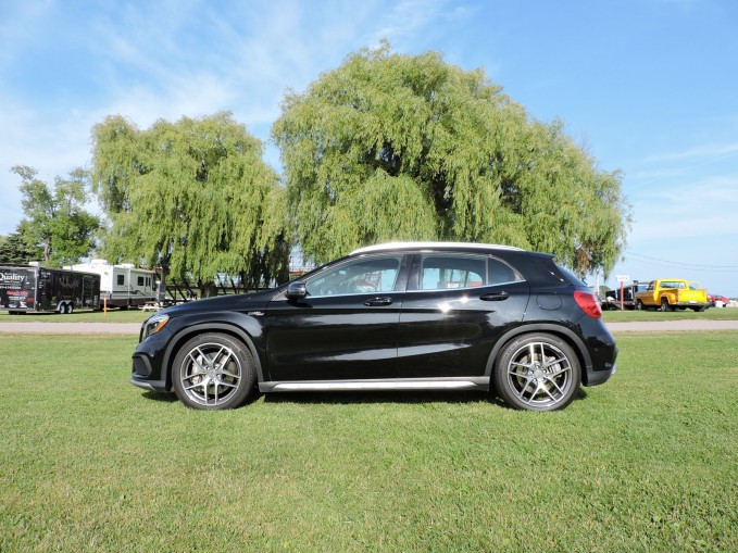 Drag Racing a Mercedes-Benz GLA 45 AMG