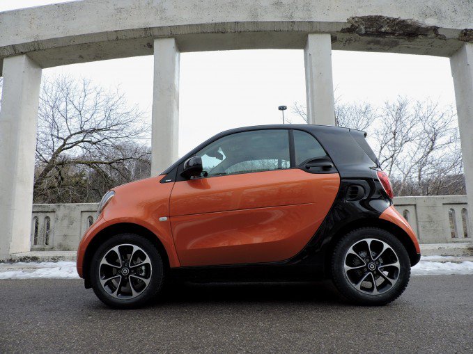 We Took a 2016 Smart Fortwo on a Long-Distance Road Trip in a Snow Storm