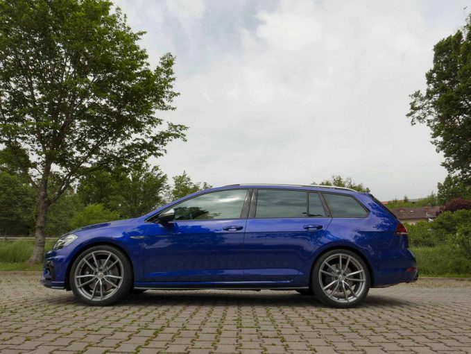 2018 Volkswagen GTI vs Golf R: Which Hot Hatch Should You Buy?