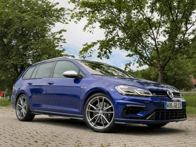 2018 Volkswagen GTI vs Golf R: Which Hot Hatch Should You Buy?