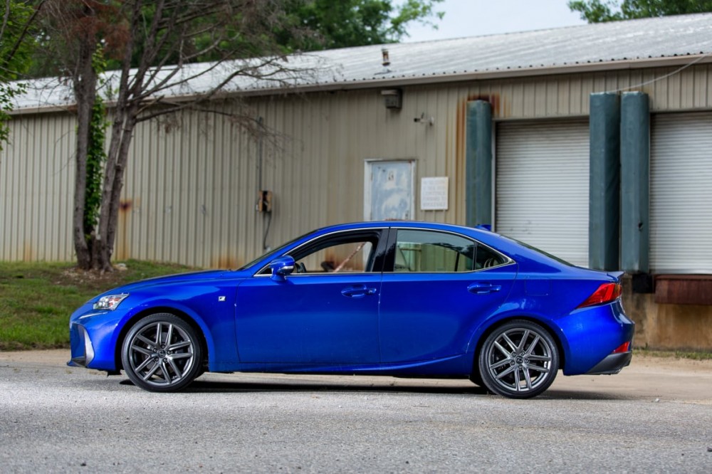 2017 Lexus IS 200t:  AutoAfterWorld