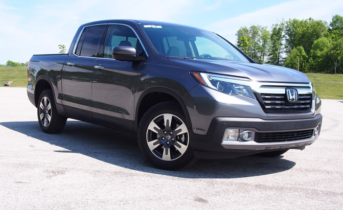 Quick Comparison: 2017 Honda Ridgeline vs Toyota Tacoma