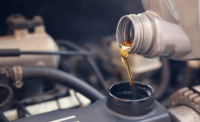 How To Choose the Right Motor Oil for Your Car: 5 Things to Consider