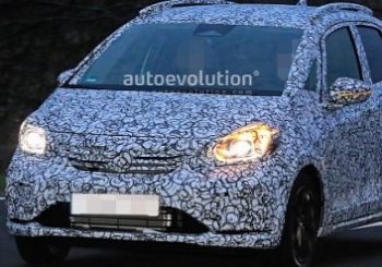 All-New Honda Jazz / Fit Makes Spyshots Debut in Europe, Has Crossover Hints